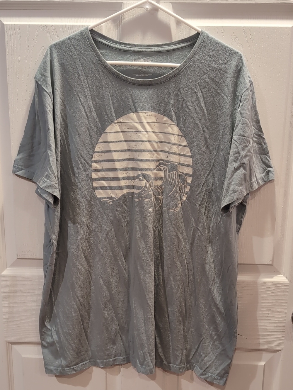Goodfellow Men's Light Blue Graphic Tee with Wave Motif XXL